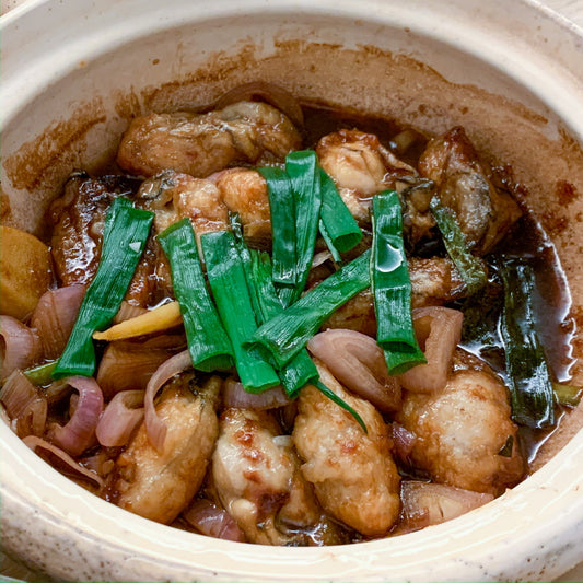 Oyster with ginger and spring onion in clay pot (薑蔥蠔煲)