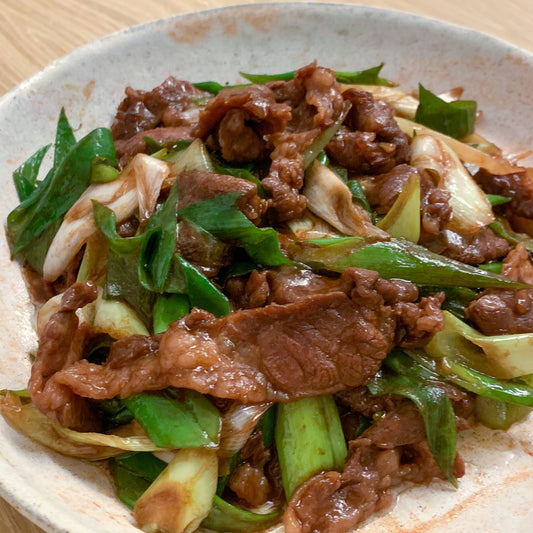 Stir fried leek and beef slices (蔥爆牛肉)